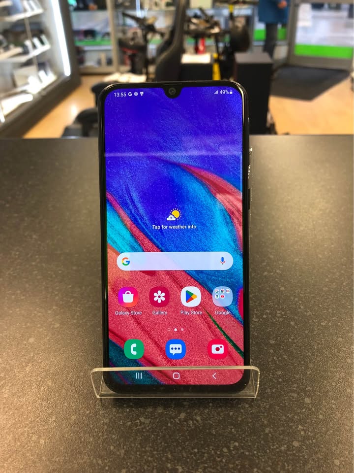 Pre-owned Samsung Galaxy A40 32GB Unlocked - Own4Less